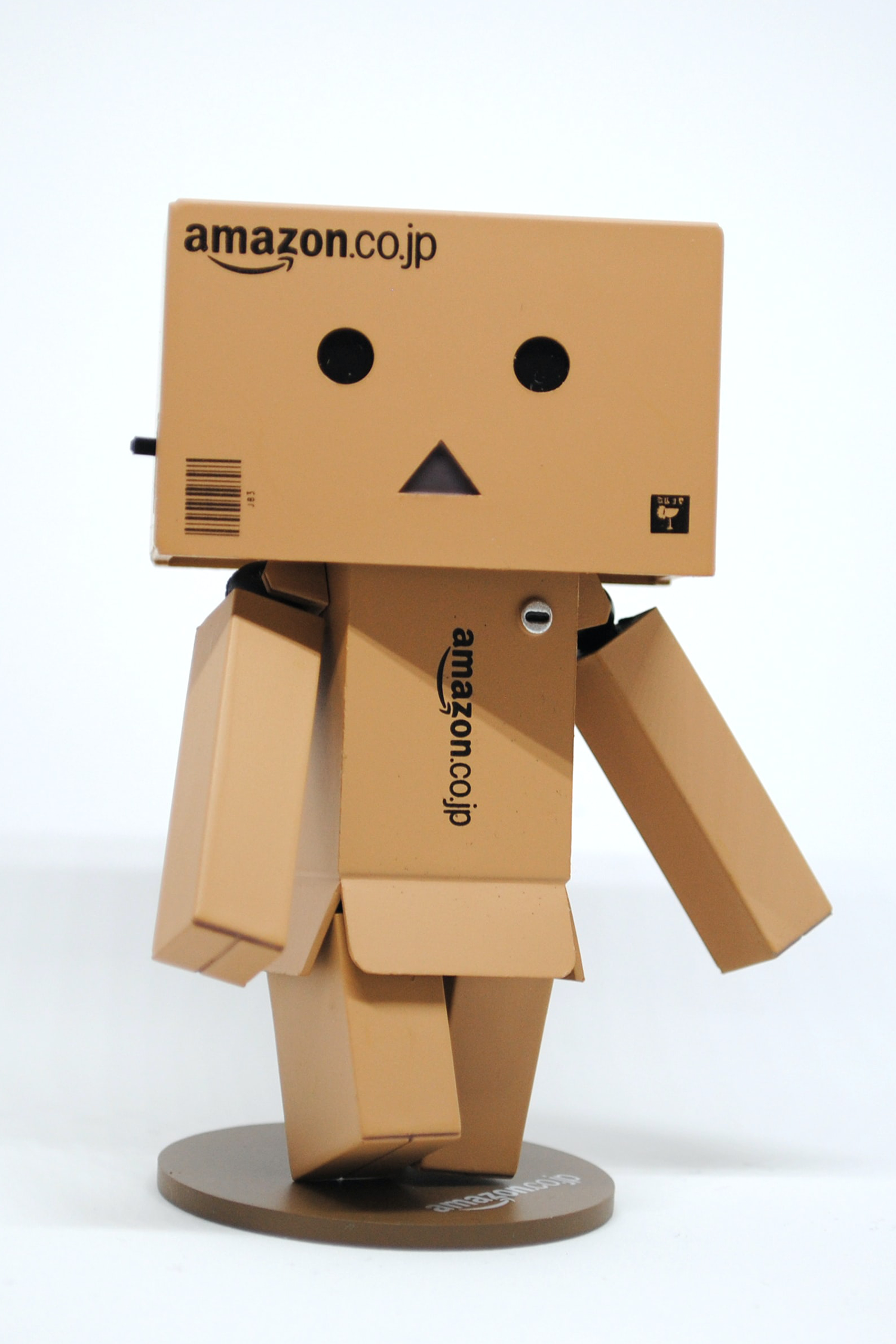Amazon-mascot i kartong