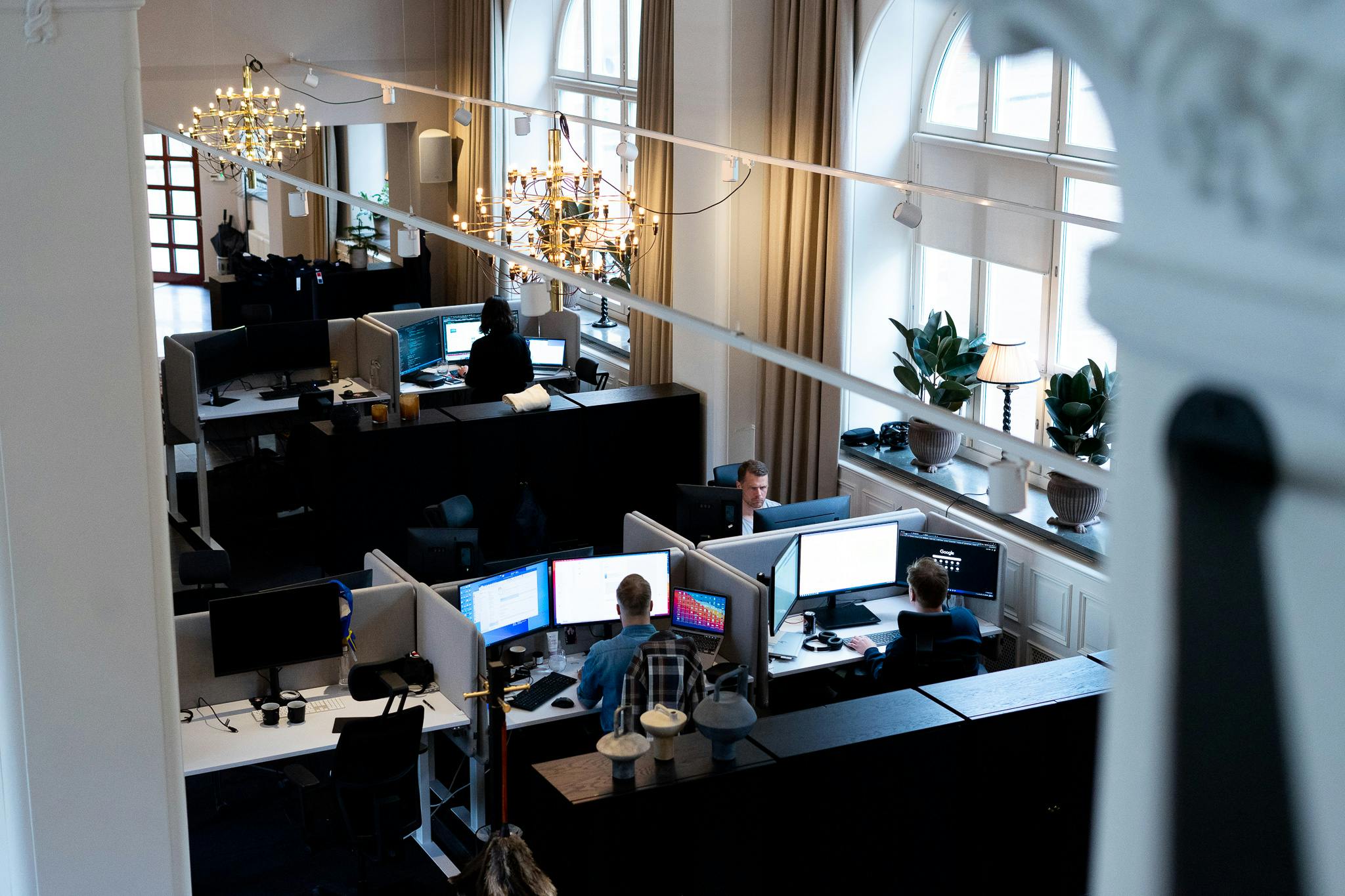 Consids kontor i Karlstad. Medarbetare som jobbar i öppet landskap.
