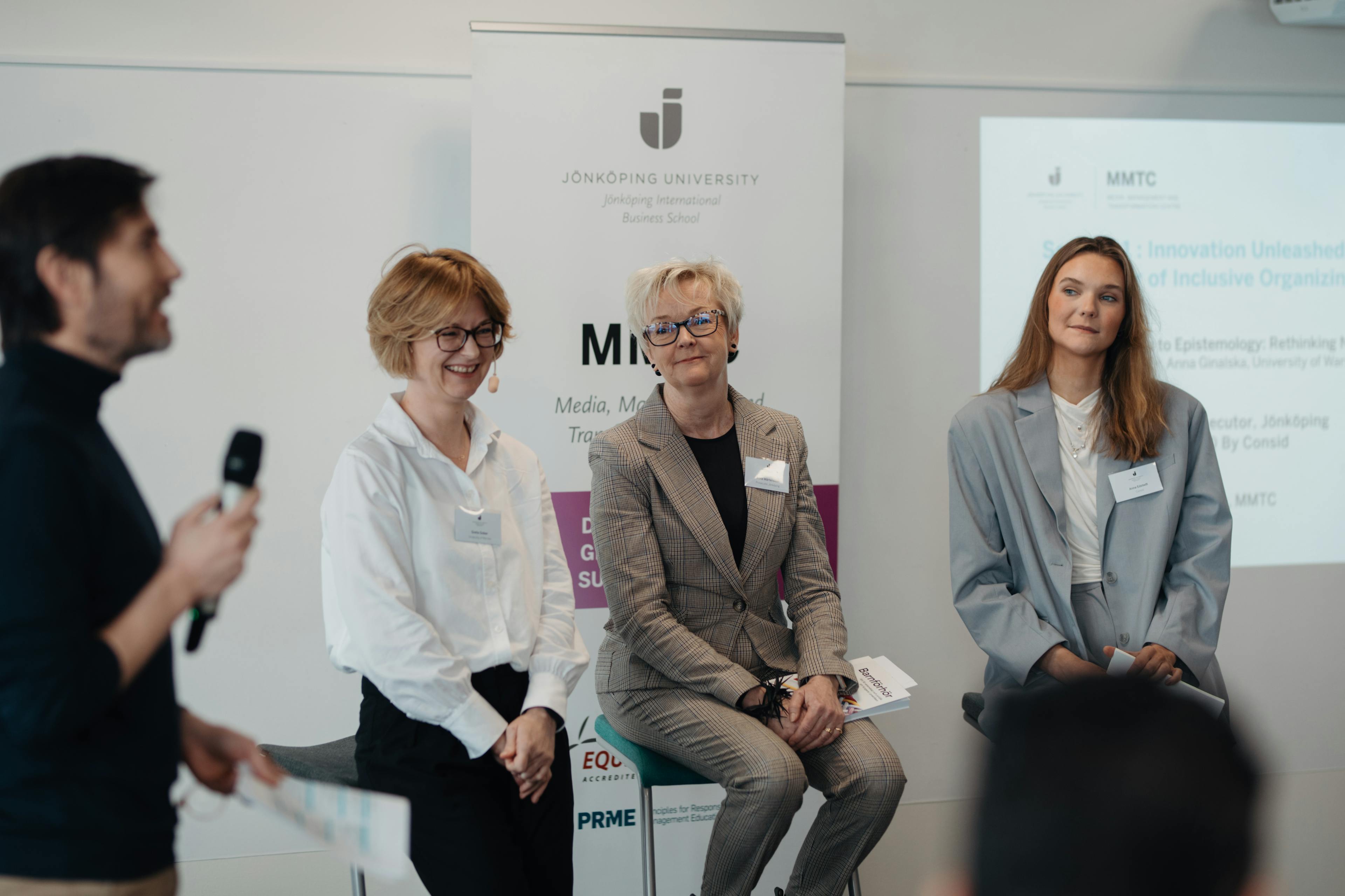 Greta Gober, Anna Mårtensson & Anna Edstedt sitter i panelen på Jönköping universitet.